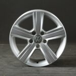 OE Volkswagen 7H0601025H8Z8 Silver 7x17 5x120 ET55 CB65,1 NO CAP R13 7H0601025H8Z8